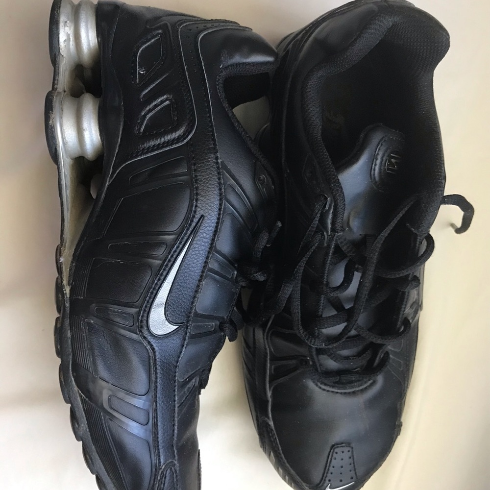 Black Nike Shox Men’s 8 women’s 10